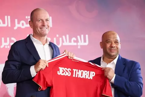 وليد صلاح الدين يستقبل أسرة المدير الفني الجديد للأهلي